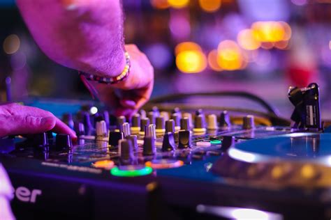 where to download music for djing: exploring the legal and illegal avenues